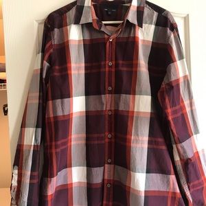 GAP Men’s long-sleeve button-down shirt